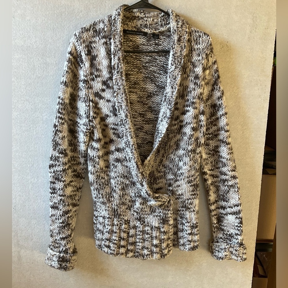 Michelle Nicole sweater. Black and white. Size L.